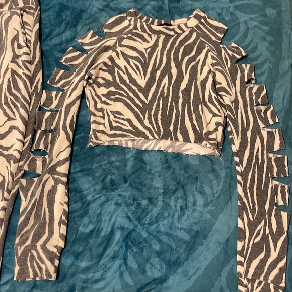 Two Piece - Picture 2 of 5